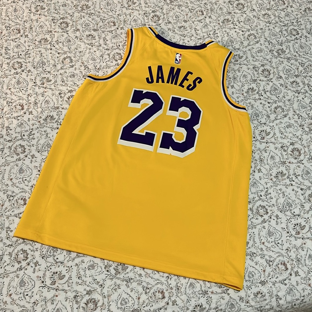 Lebron James Lakers Jersey. (L) - Excellent Condition! - Picture 3 of 3